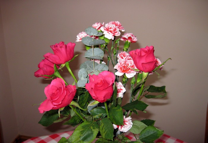 Bouquet of pink roses and carnations