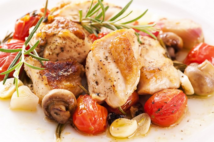 4K Roast Chicken with Tomatoes and Mushrooms