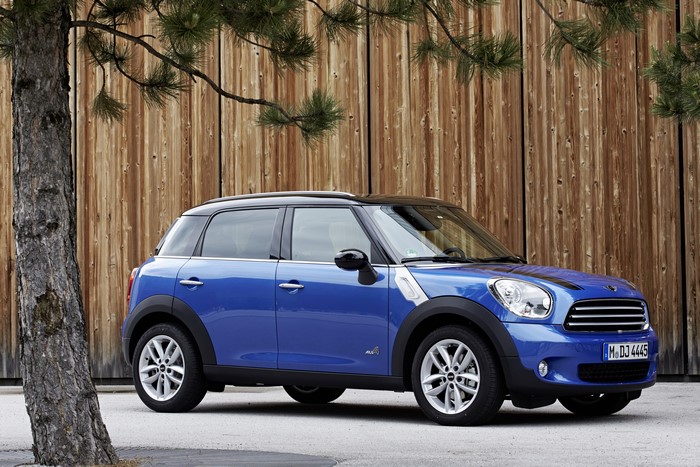 2013 Mini Countryman Cooper ALL4 parked outdoors