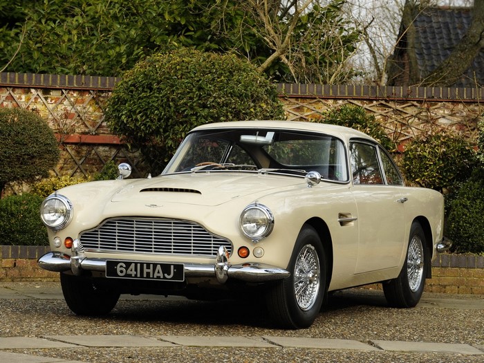 Aston Martin DB4 Series IV Coupe