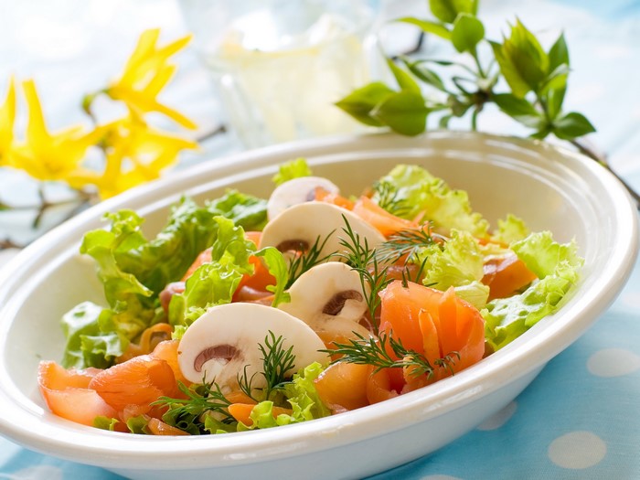 Salmon and mushroom salad with dill