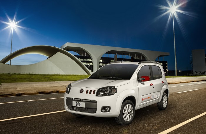 Fiat Uno College on Asphalt Road