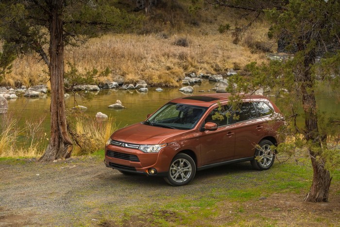 2014 Mitsubishi Outlander GT parked by a river