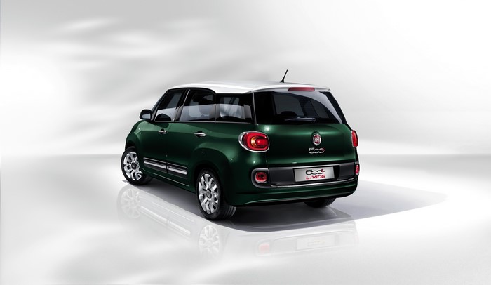 Green Fiat 500L Living from the back