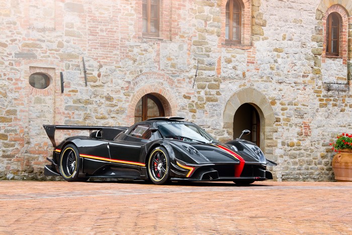 4K 2013 Pagani Zonda Revolucion