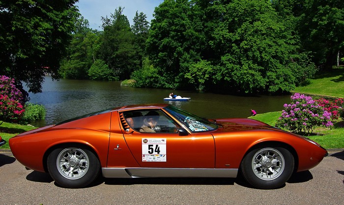 Lamborghini Miura P400 with number 54 on side