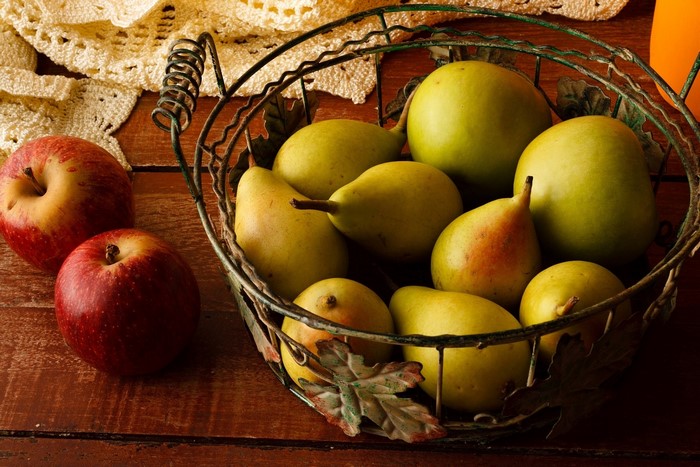 Apples and pears in a basket