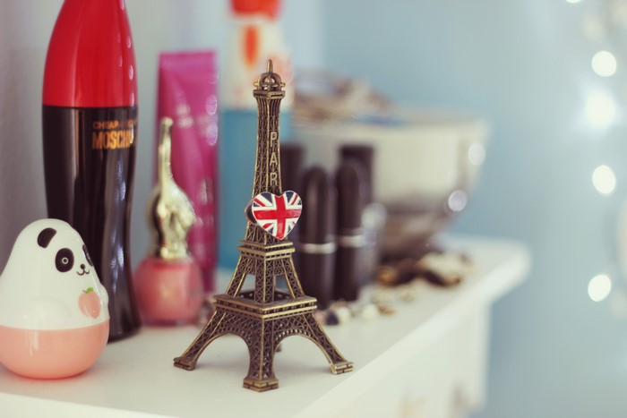 Eiffel Tower souvenir with Union Jack heart