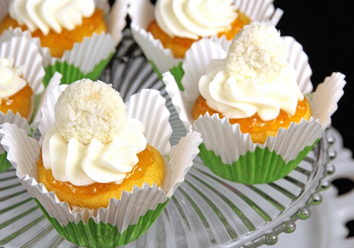 Little cakes with frosting and coconut
