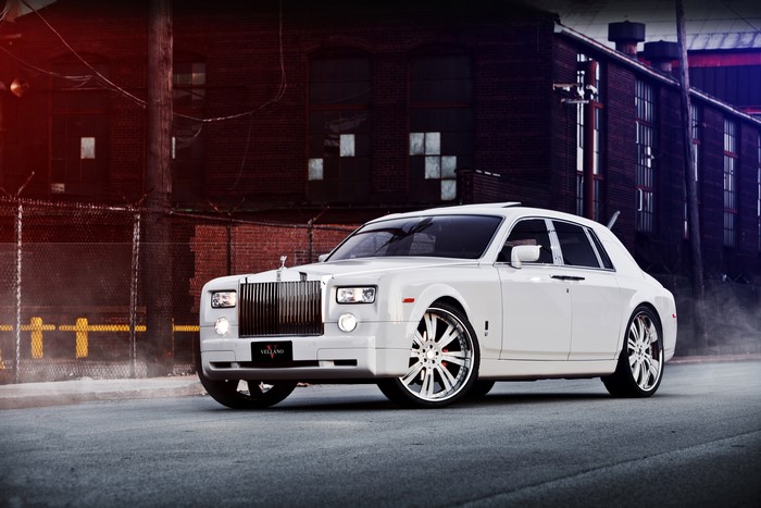White Rolls-Royce Phantom with Custom Wheels