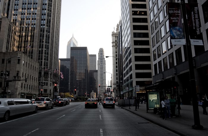 Street view of Chicago skyscrapers and traffic