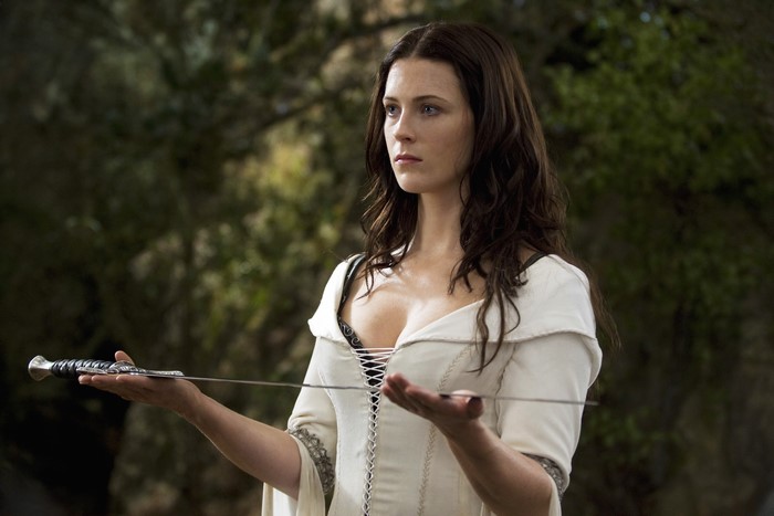 Kahlan Amnell from Legend of the Seeker holding a sword