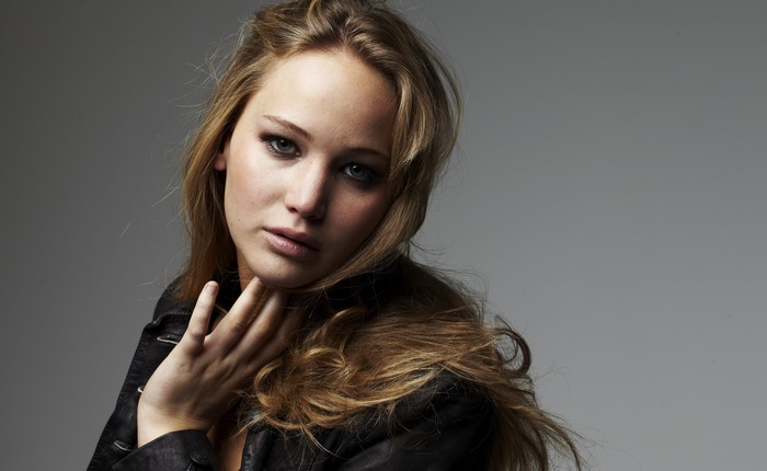 Jennifer Lawrence with dark blonde hair