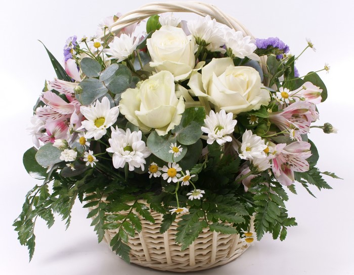 White roses and daisies in a wicker basket