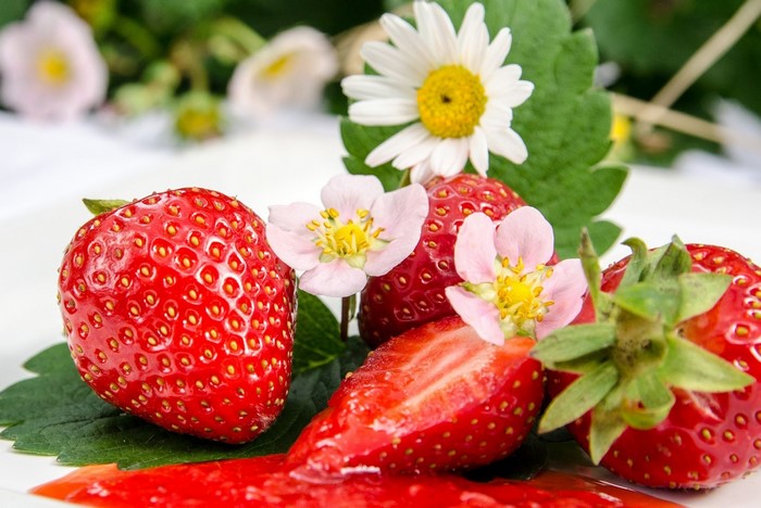 Strawberries with flowers and leaves