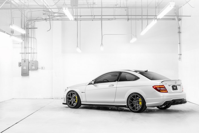 White Mercedes-Benz C-Klasse C 63 AMG Coupe