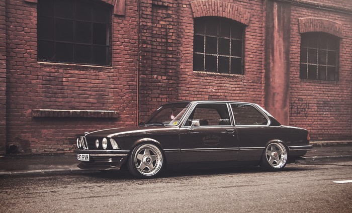 4K BMW E21 parked by brick wall
