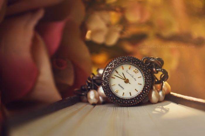 4K Pocket Watch with Pearls