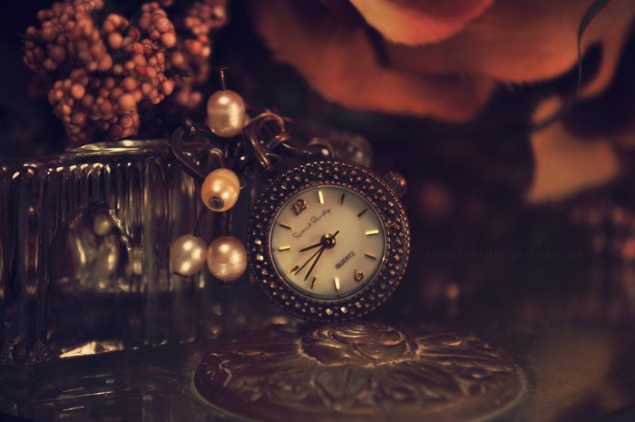 Pocket watch with pearls and flowers