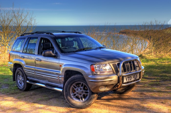 4K Jeep Grand Cherokee by the Sea