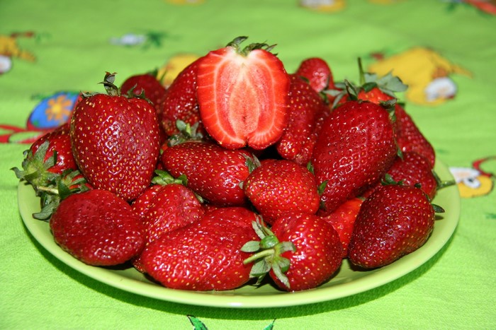 Plate of fresh strawberries