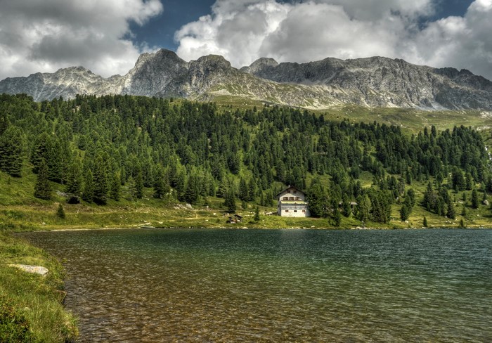Lake and house in Sankt Jakob in Defereggen, Austria