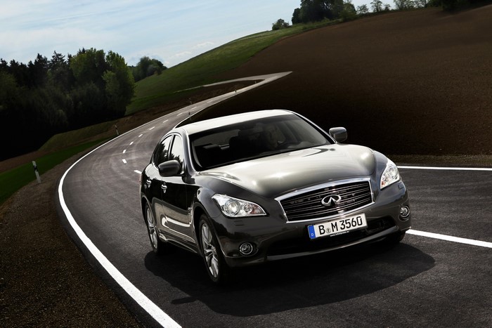 2013 Infiniti M35h driving on a winding road