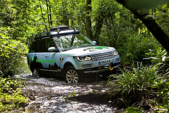 2013 Range Rover 405 SD V6 driving through forest stream