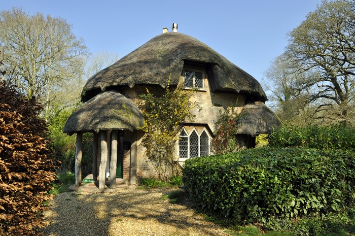 4K Stanbridge Thatched Cottage in England