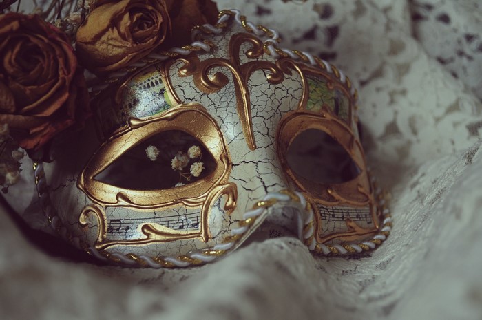 Venetian mask with dried roses and lace