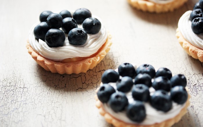 Blueberry tarts with whipped cream