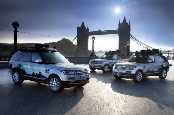 Range Rover Hybrids in front of Tower Bridge, London