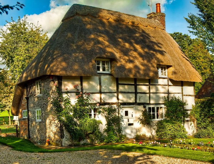 Thatched roof cottage in Monxton, Hampshire, England