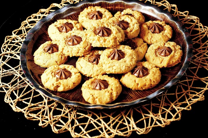 Peanut Butter Cookies with Chocolate Filling on a Platter