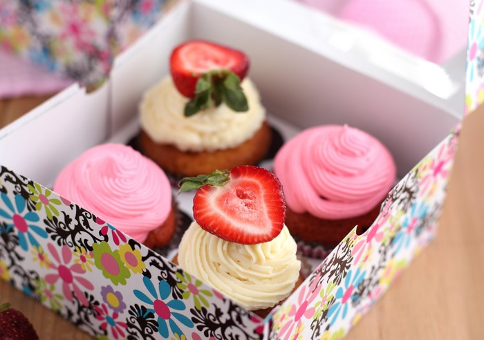 Cupcakes with strawberries in a box