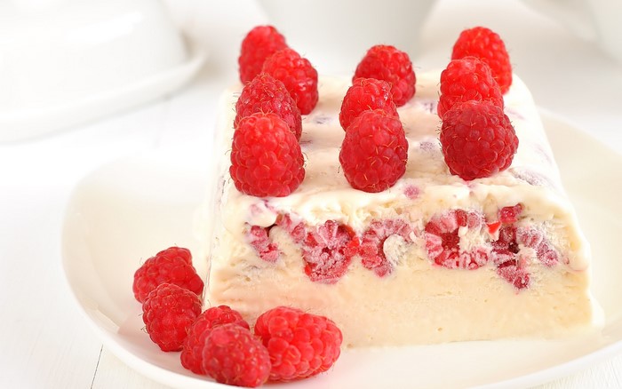 Raspberry ice cream loaf with fresh raspberries