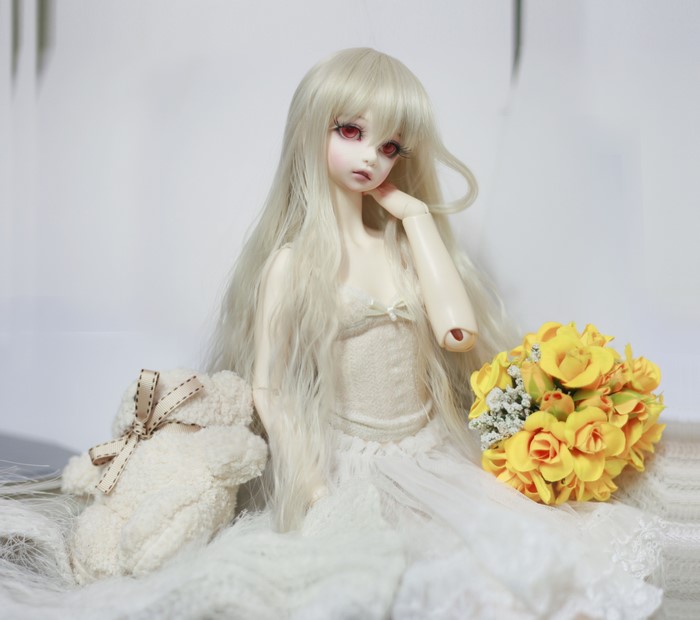 Doll with blonde hair and yellow bouquet