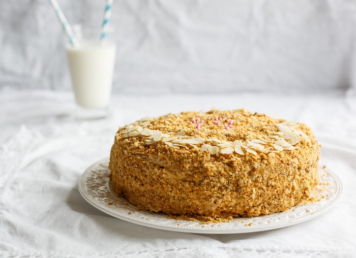 Honey cake with almonds and milk