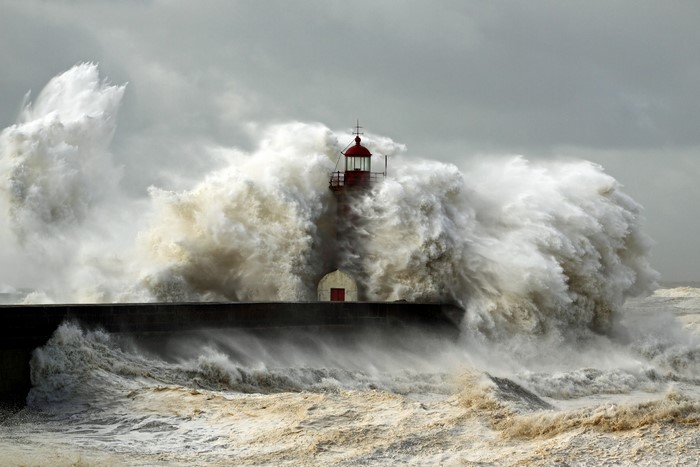 Waves crashing on a lighthouse pier