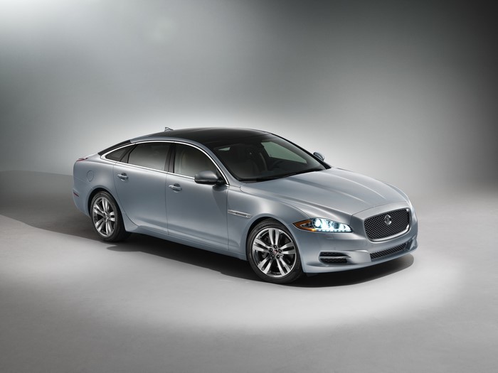 4K 2014 Silver Jaguar XJ