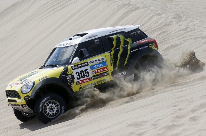 Mini Dakar Rally Car 305 in Sand Dunes