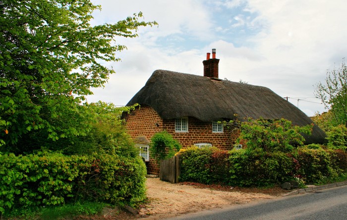 Thatched cottage in Calne, Wiltshire, England