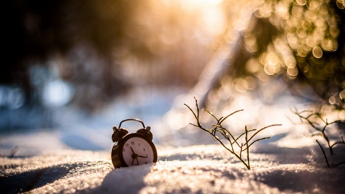 Alarm clock in the snow