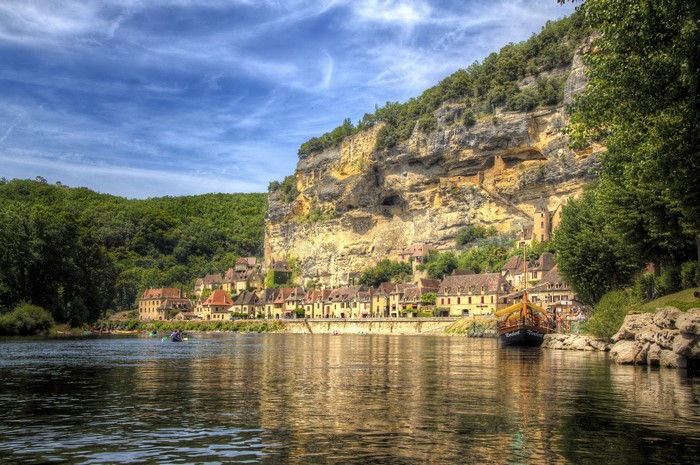La Roque-Gageac village on the Dordogne River, France