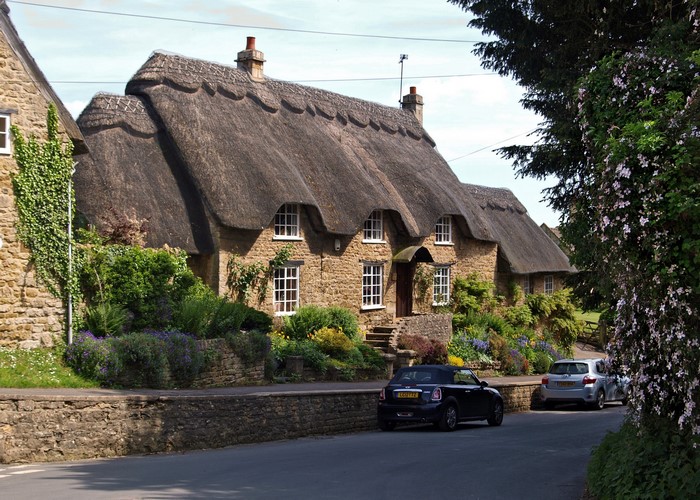 Thatched cottages in the Cotswolds, England