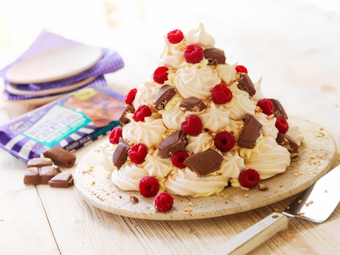 Meringue cake with raspberries and chocolate