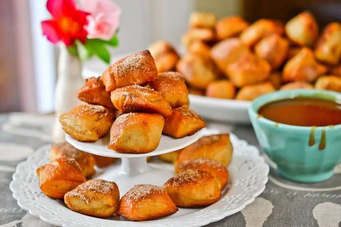 Cinnamon Sugar Pretzel Bites with Caramel Dip