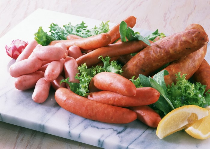Assortment of sausages with lettuce and lemon slices