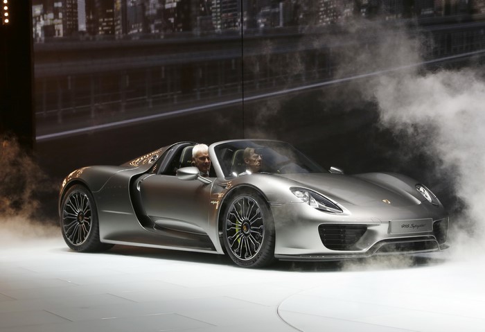 Porsche 918 Spyder with two men