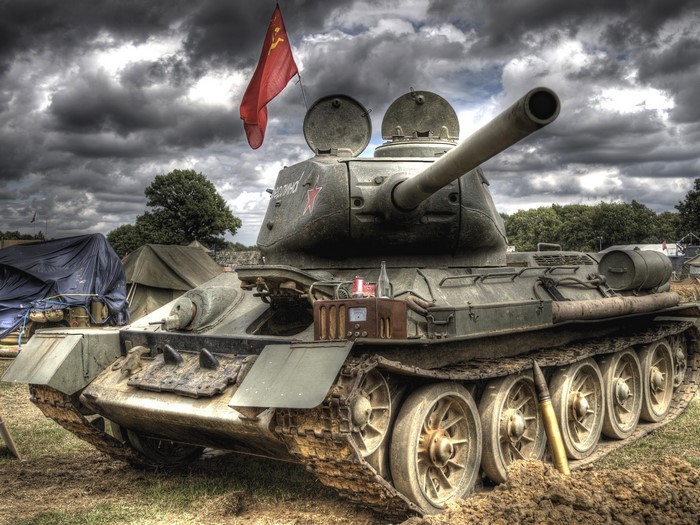 Soviet T-34-85 tank with red flag
